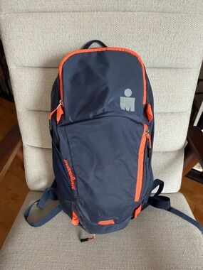 IRONMAN HYDRATION BACKPACK W/ BLADDER - SIZE 2L - PRE-OWNED